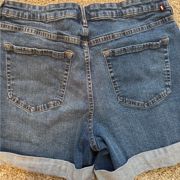 EUC Tommy Hilfiger Women’s Blue Jean Shorts with Rolled Hems size 14 - Picture 5 of 5